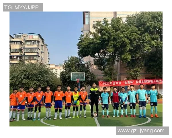 成都足球队荣登足球团队协作排行榜第十名展现团队精神与实力