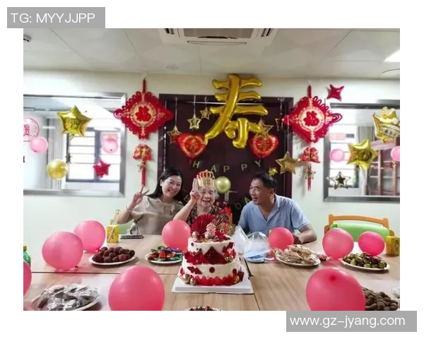 昔日绿茵场上的足球明星们欢聚一堂共度温馨老年时光的珍贵瞬间