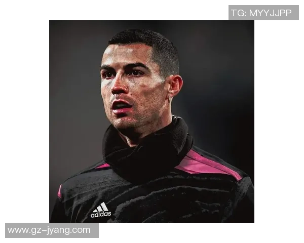 暗色头像下的足球明星女性魅力展现与运动精神交融之美